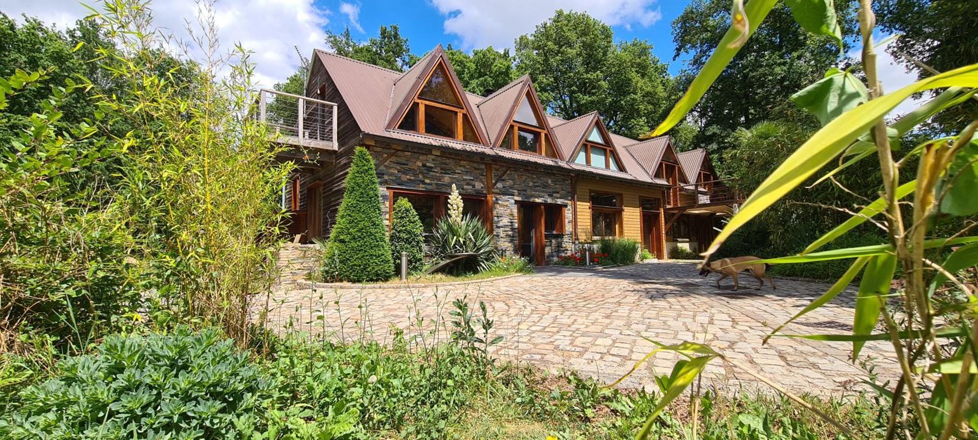 La Maison Dans Les Bois Soucelles Exterior photo