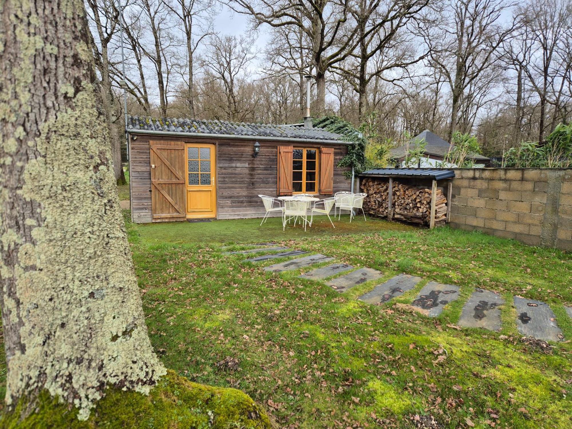 La Maison Dans Les Bois Soucelles Exterior photo